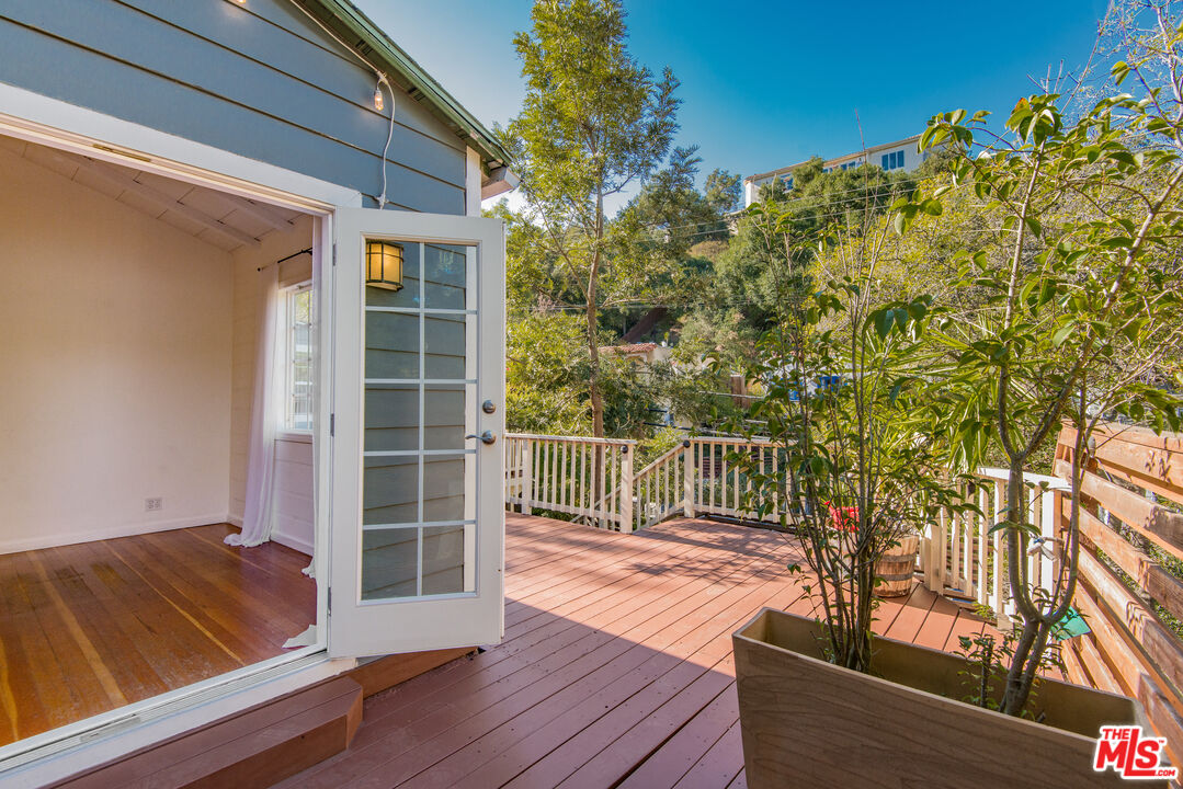 8530 Lookout Mountain Ave