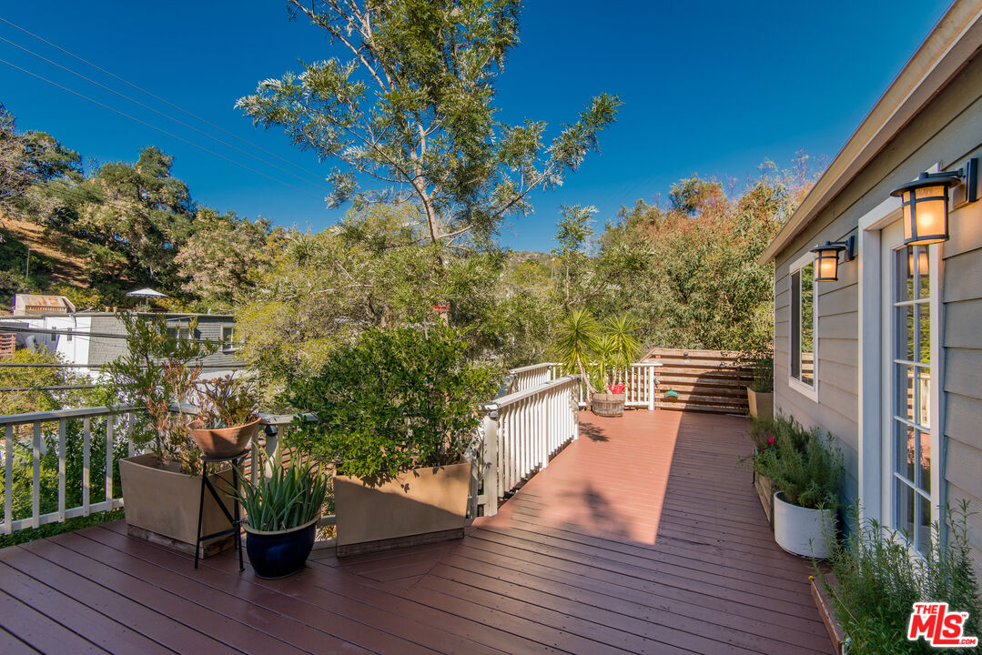 8530 Lookout Mountain Ave