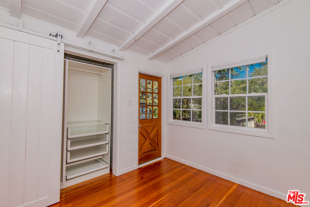 8530 Lookout Mountain Ave