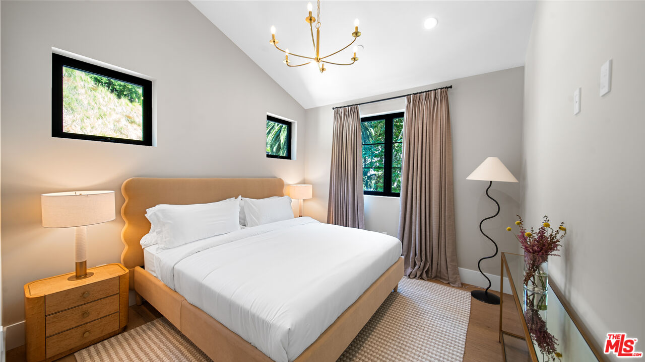 1914 Laurel Canyon Blvd