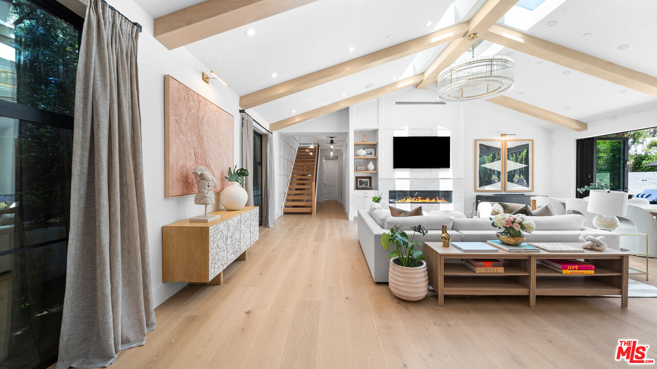 1914 Laurel Canyon Blvd