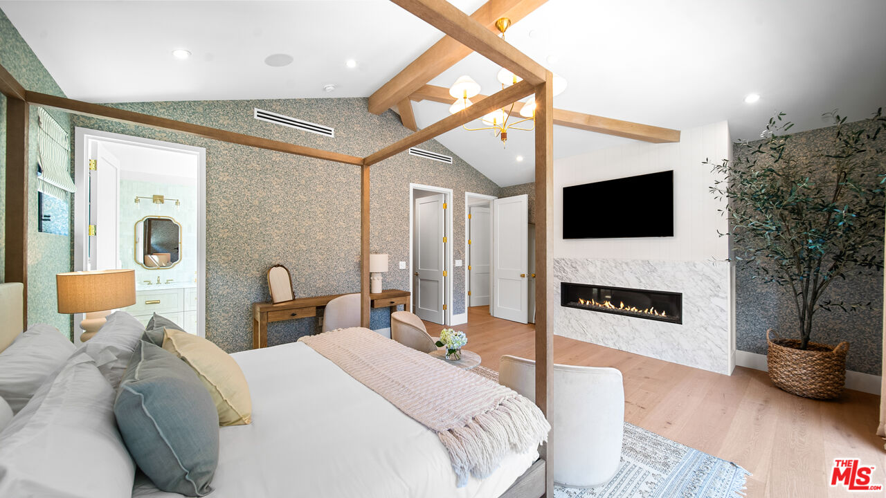 1914 Laurel Canyon Blvd