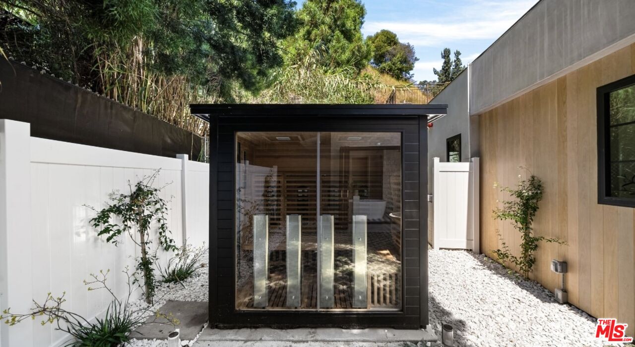 1914 N Laurel Canyon Blvd