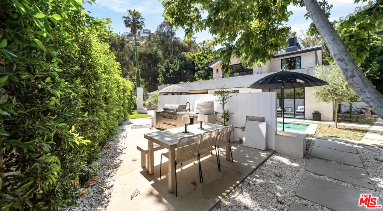 1914 N Laurel Canyon Blvd