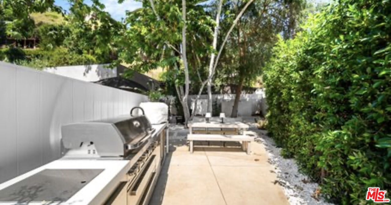 1914 N Laurel Canyon Blvd