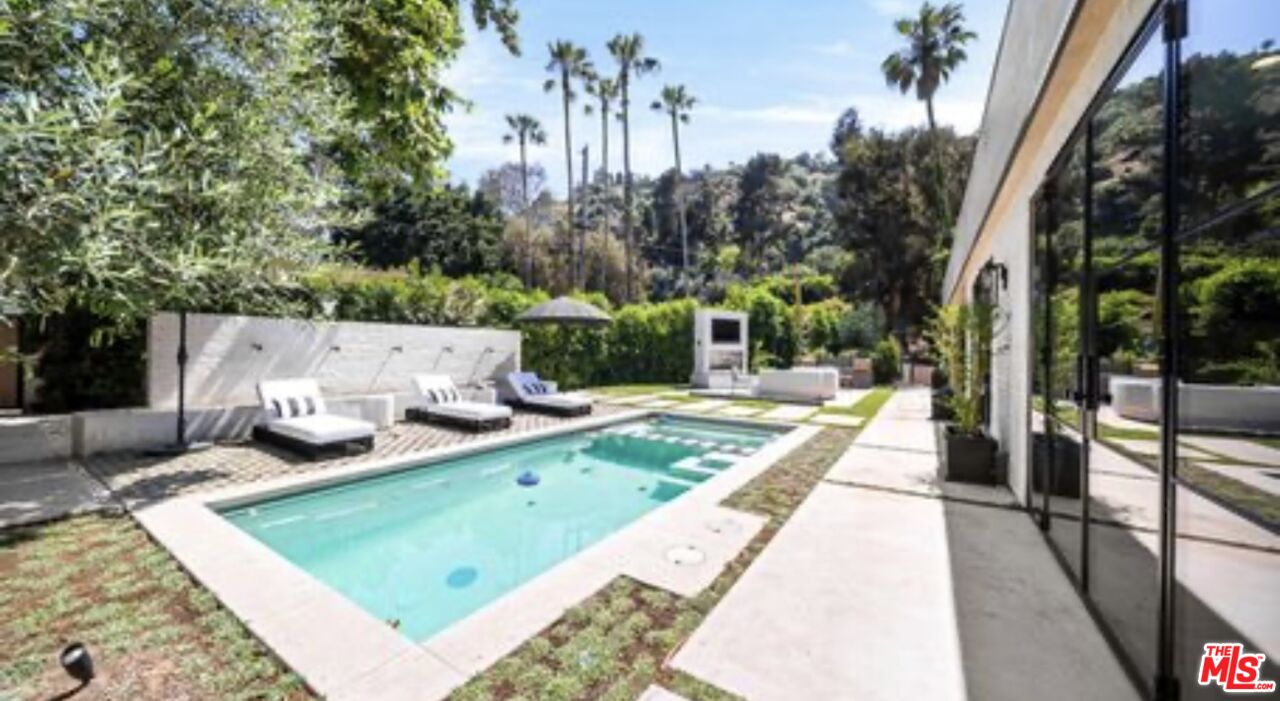 1914 N Laurel Canyon Blvd