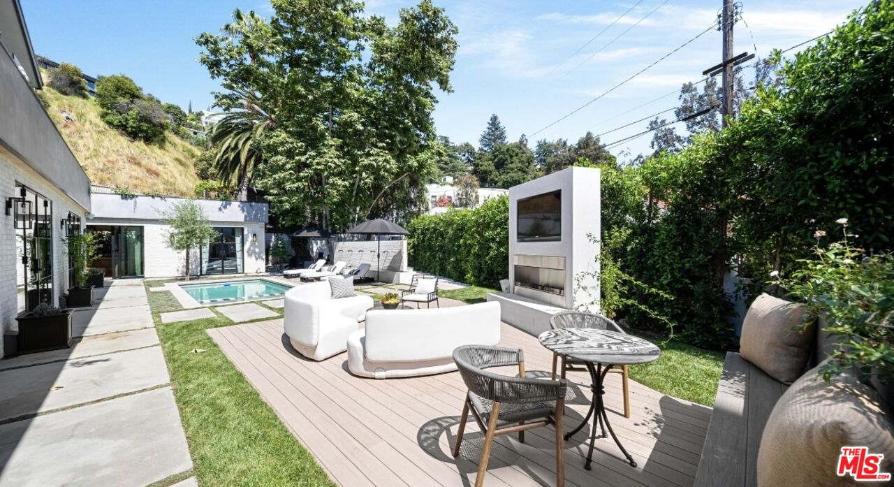 1914 N Laurel Canyon Blvd