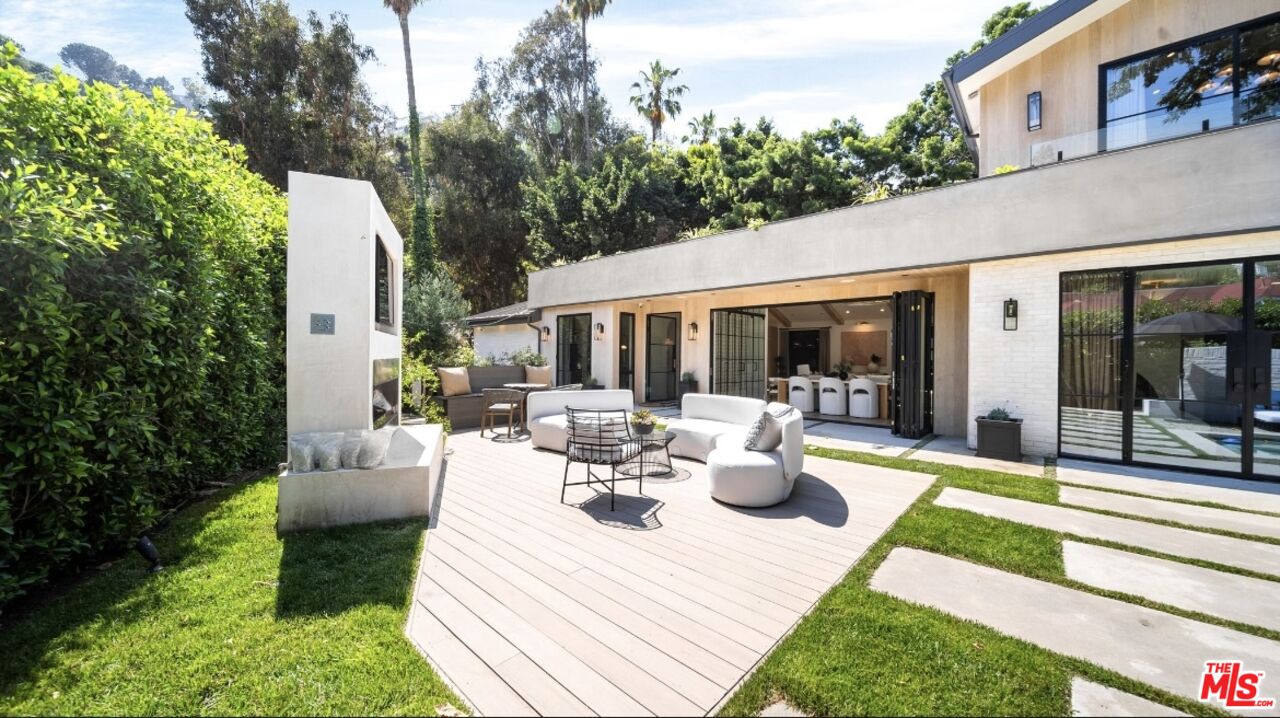 1914 N Laurel Canyon Blvd