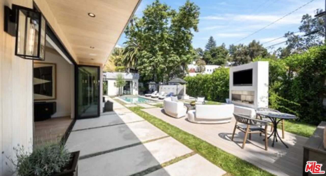 1914 N Laurel Canyon Blvd