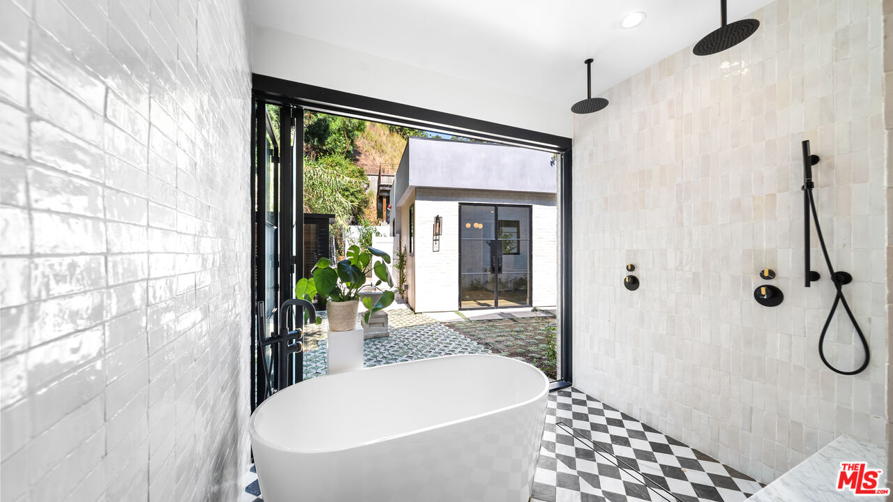 1914 N Laurel Canyon Blvd