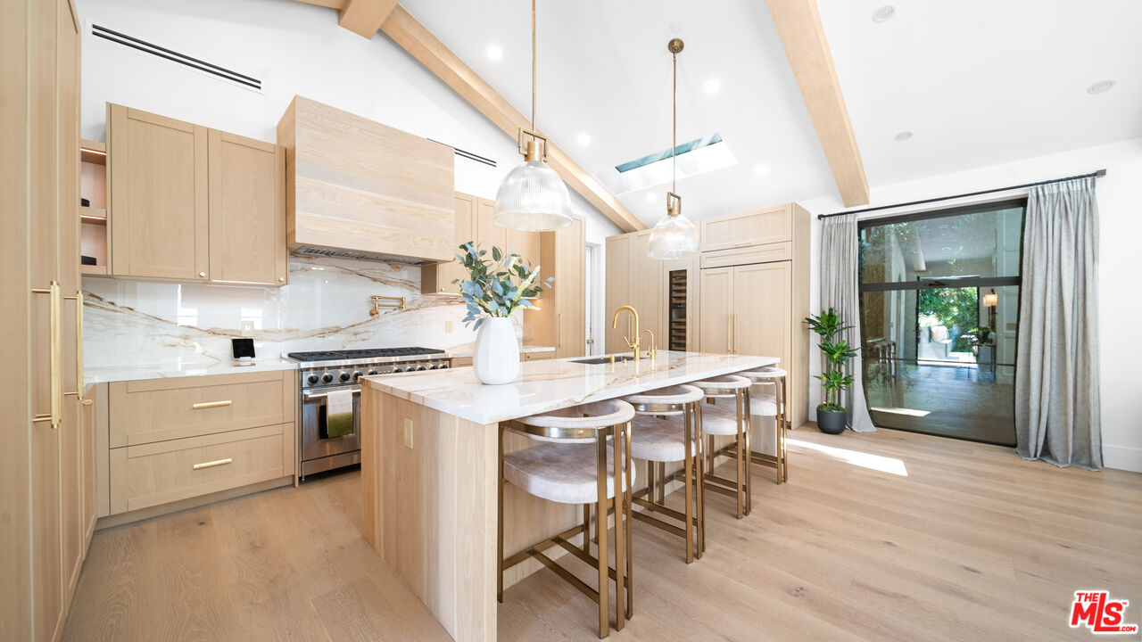 1914 N Laurel Canyon Blvd