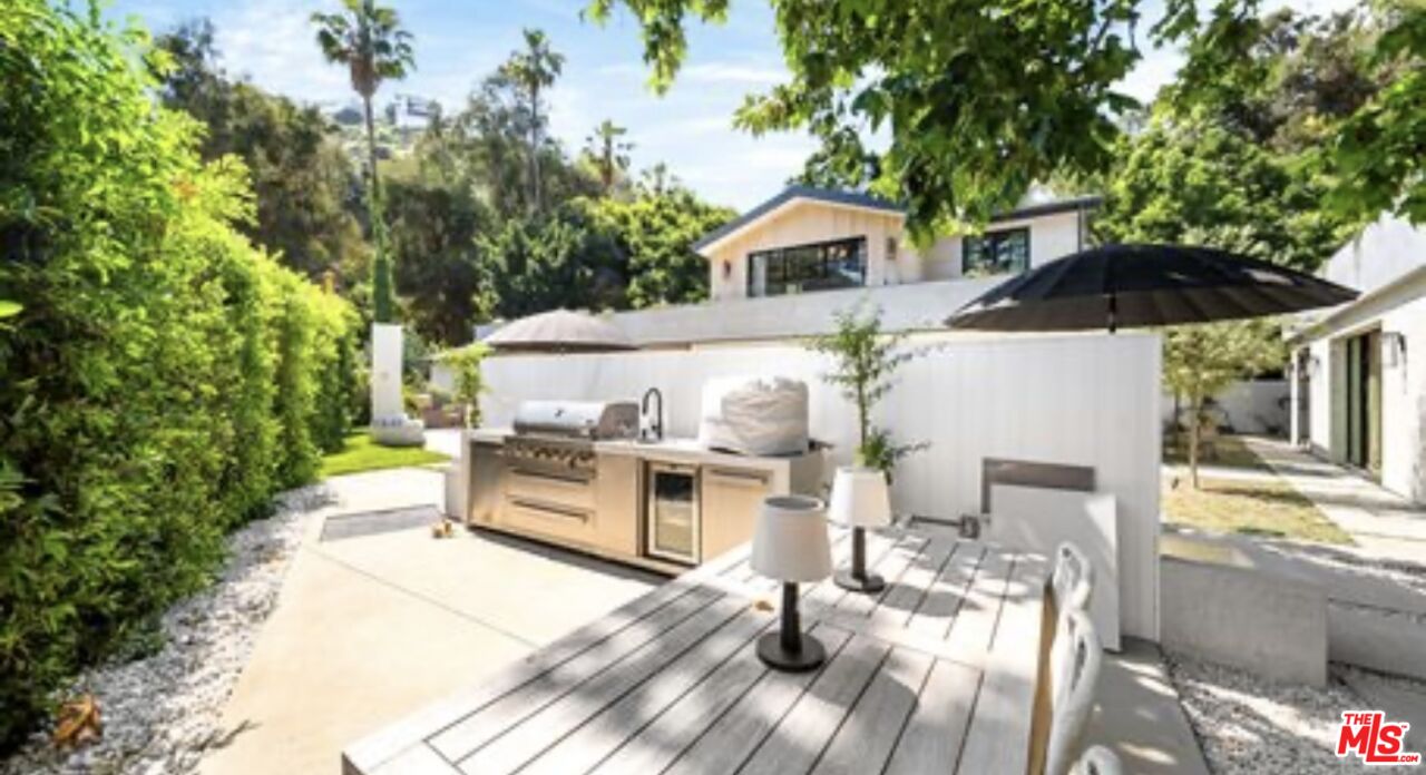 1914 N Laurel Canyon Blvd