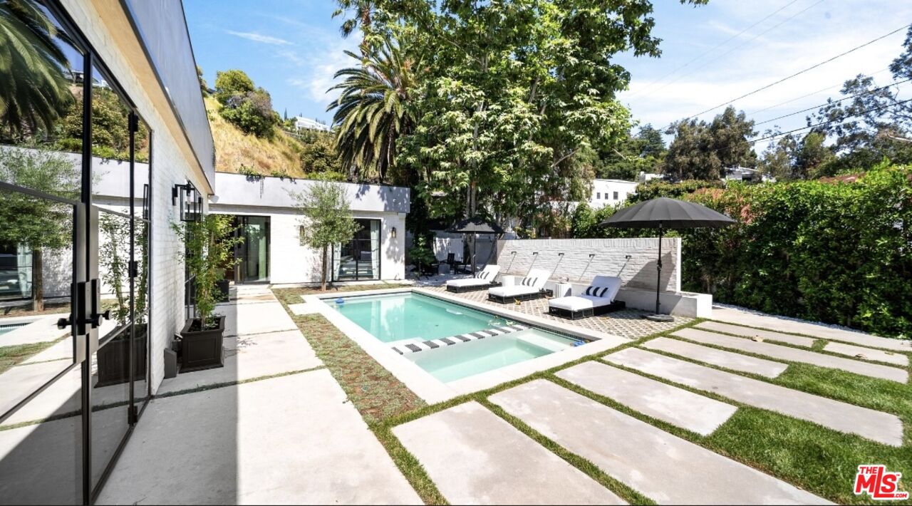 1914 N Laurel Canyon Blvd