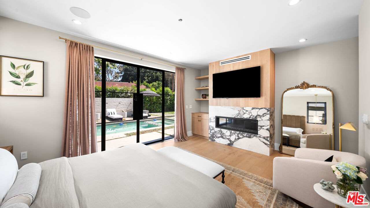 1914 N Laurel Canyon Blvd