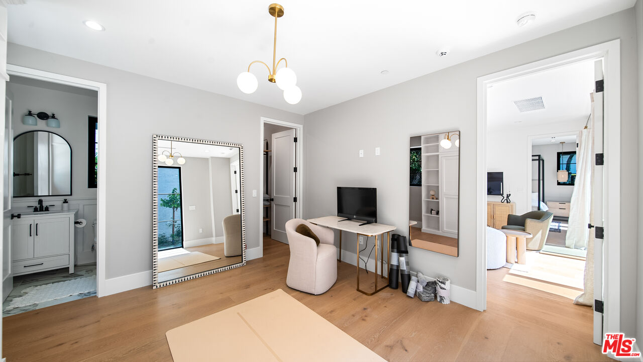 1914 N Laurel Canyon Blvd