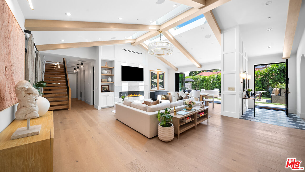 1914 N Laurel Canyon Blvd