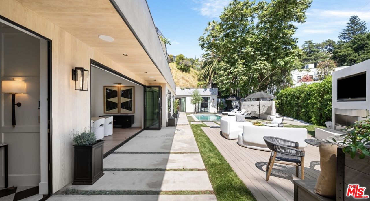 1914 N Laurel Canyon Blvd