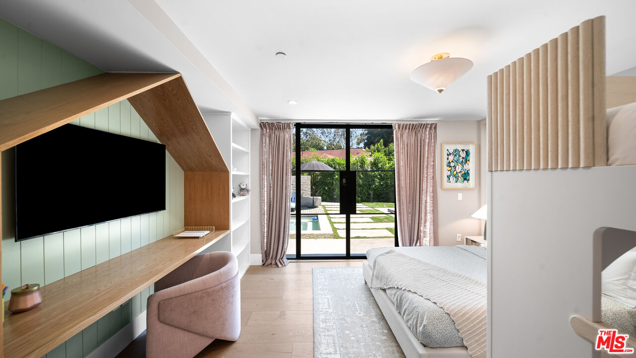 1914 N Laurel Canyon Blvd