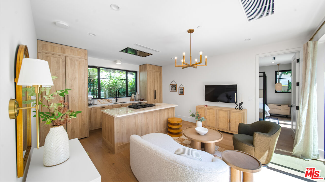 1914 N Laurel Canyon Blvd