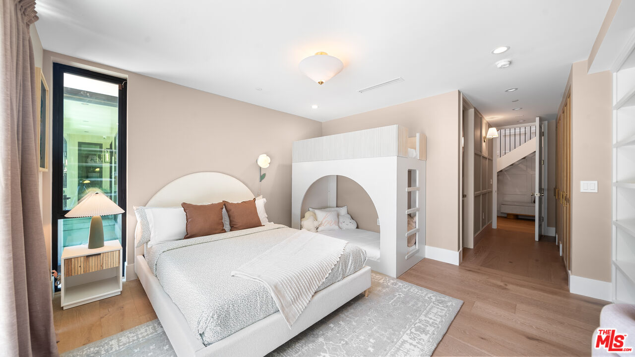 1914 N Laurel Canyon Blvd