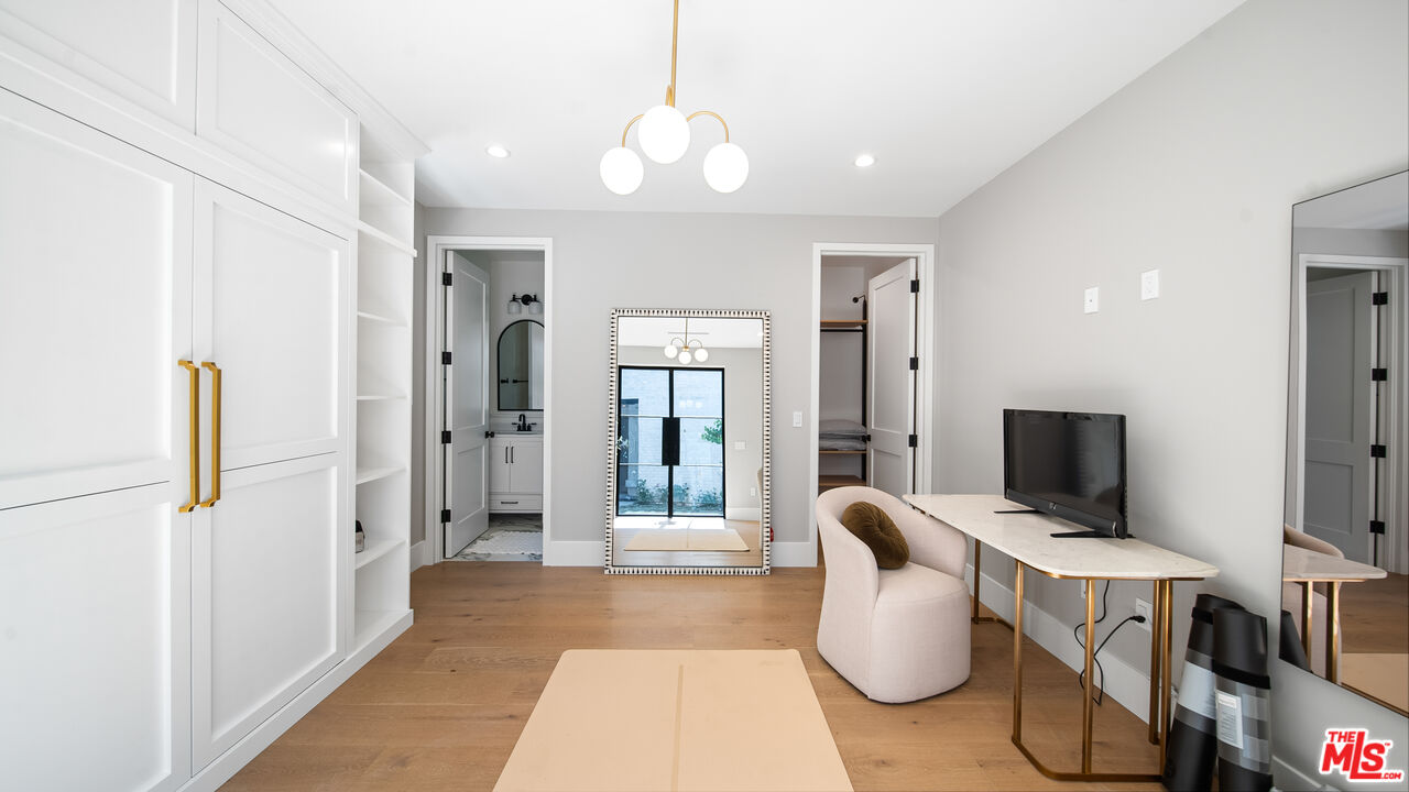 1914 N Laurel Canyon Blvd