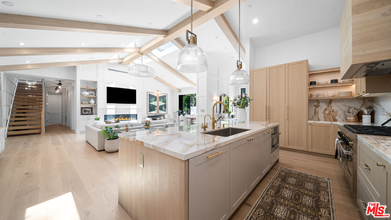 1914 N Laurel Canyon Blvd