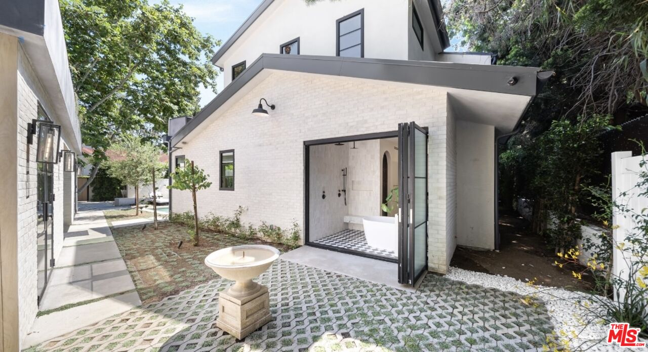 1914 N Laurel Canyon Blvd