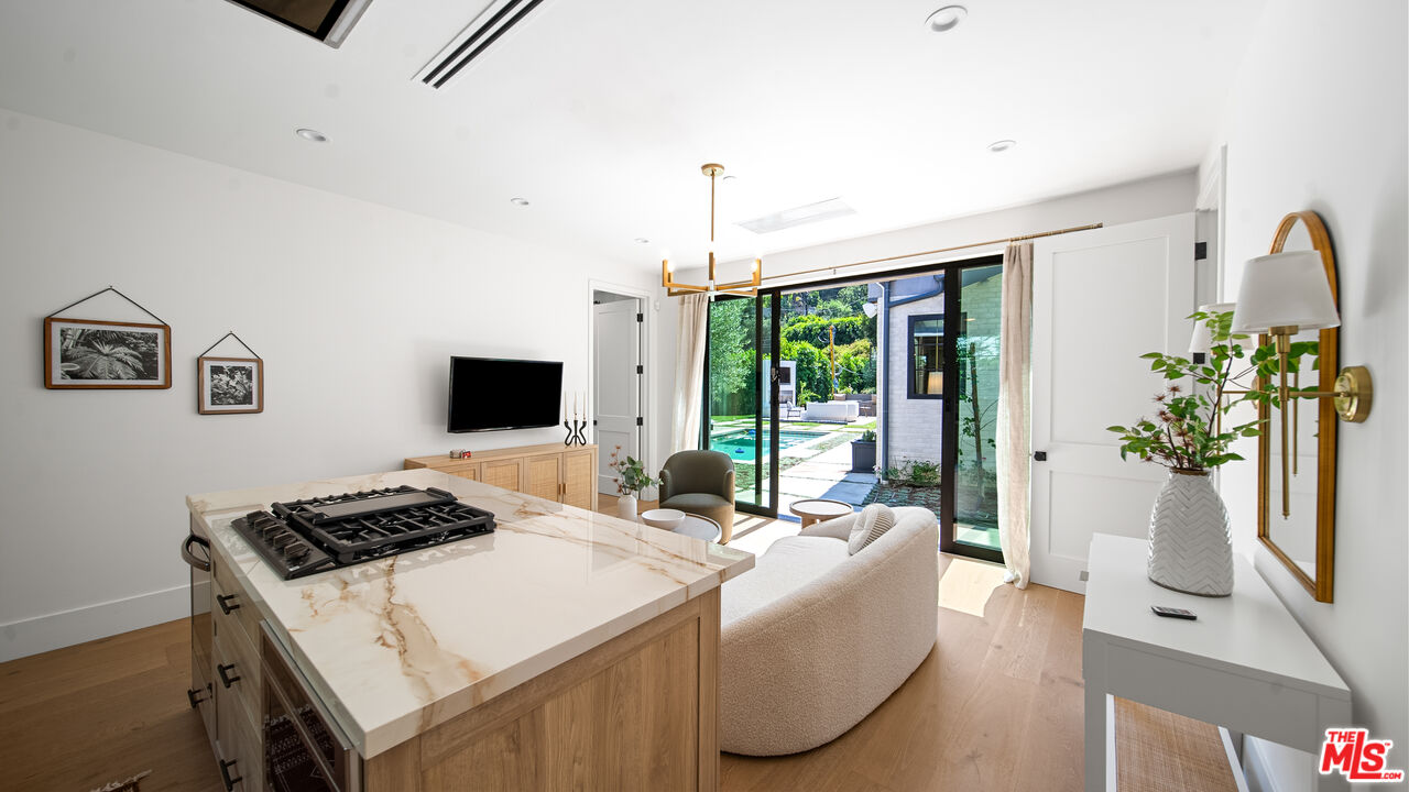 1914 N Laurel Canyon Blvd