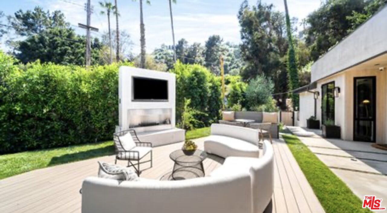 1914 N Laurel Canyon Blvd