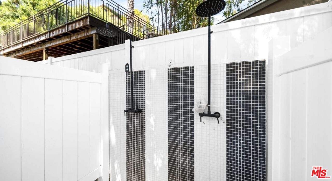 1914 N Laurel Canyon Blvd