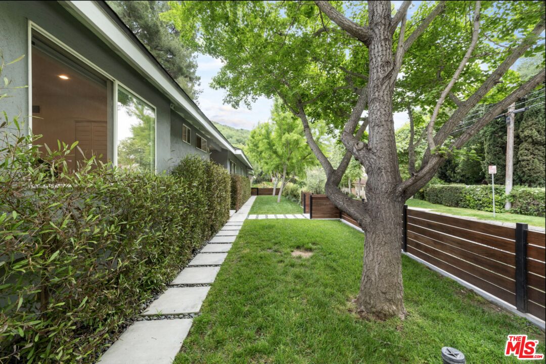 3520 Mandeville Canyon Rd