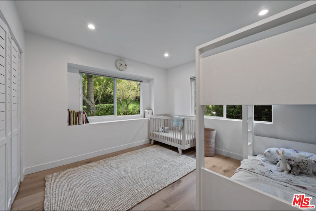 3520 Mandeville Canyon Rd