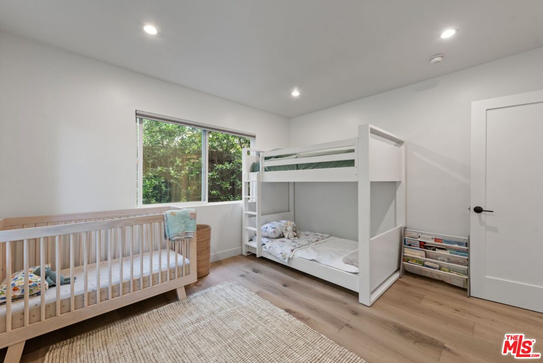 3520 Mandeville Canyon Rd