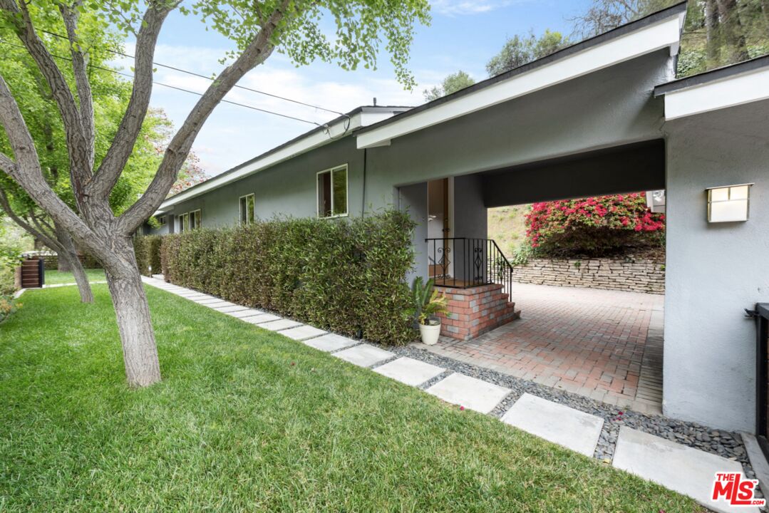 3520 Mandeville Canyon Rd