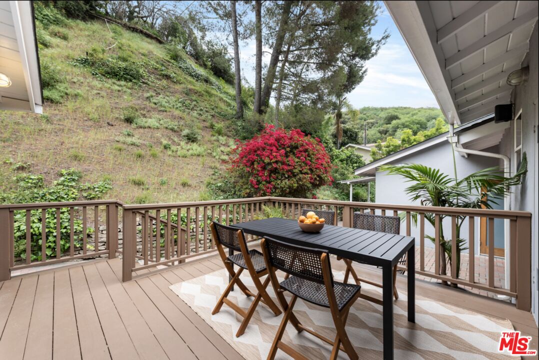 3520 Mandeville Canyon Rd