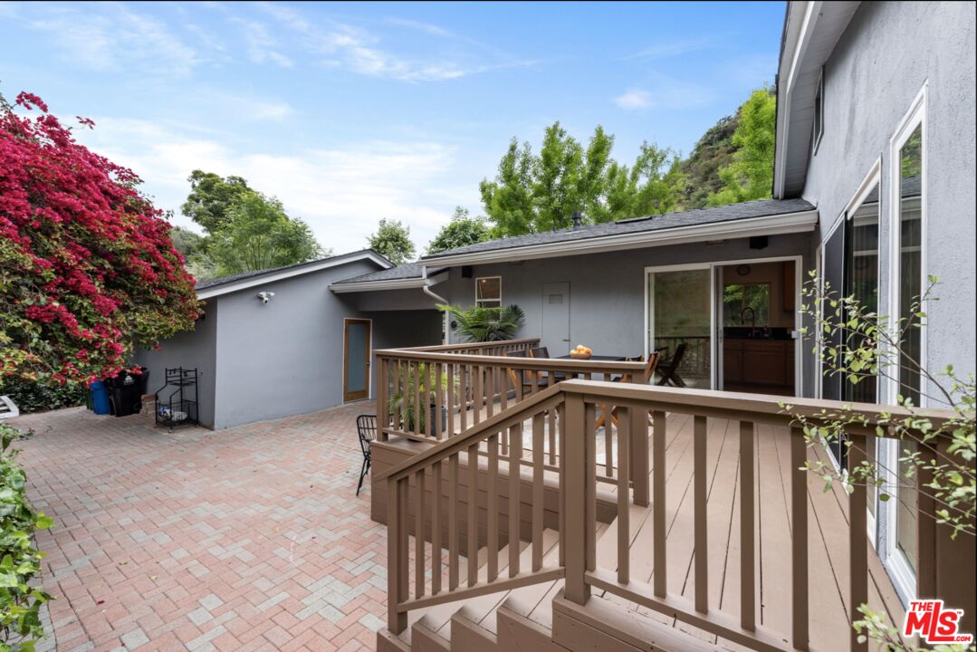 3520 Mandeville Canyon Rd