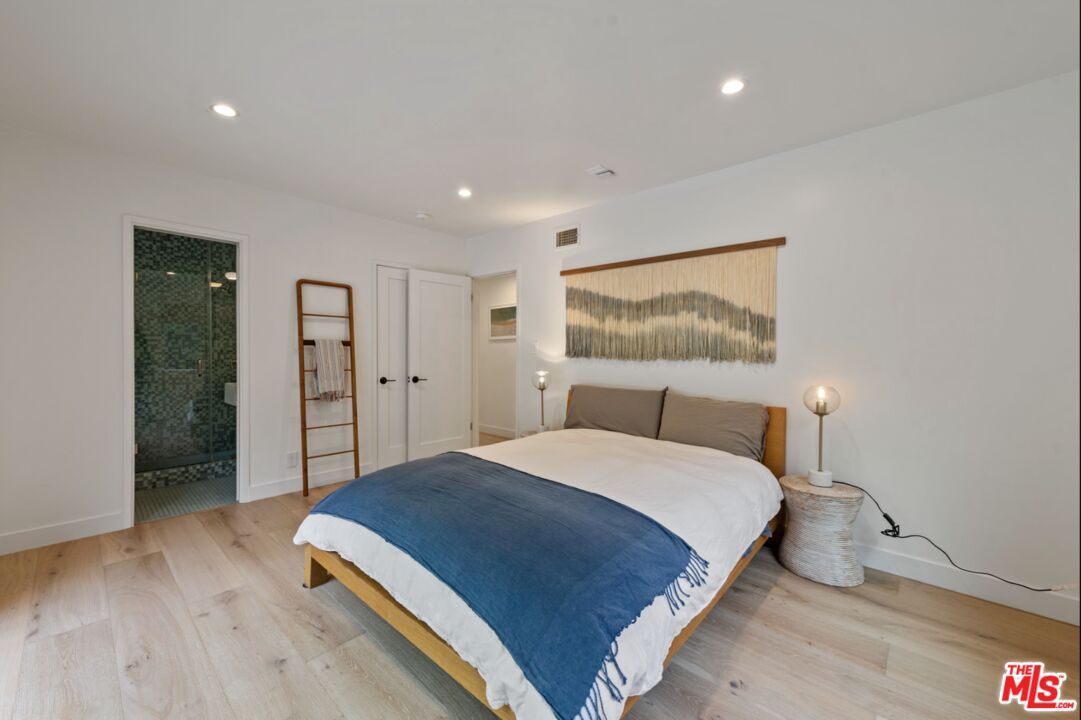 3520 Mandeville Canyon Rd