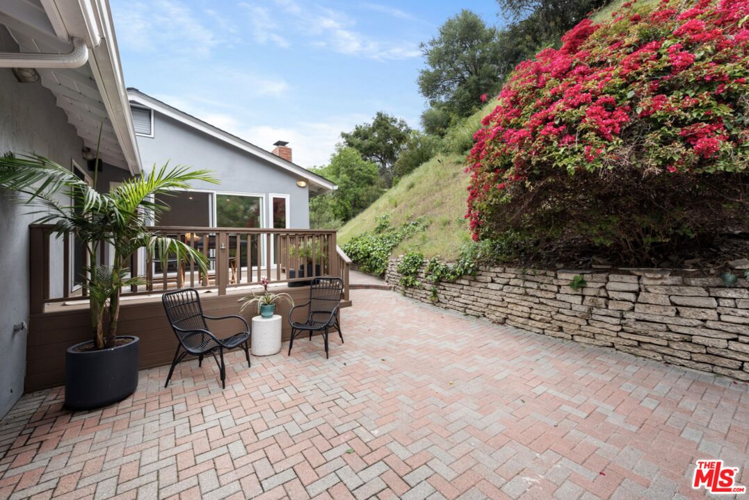 3520 Mandeville Canyon Rd