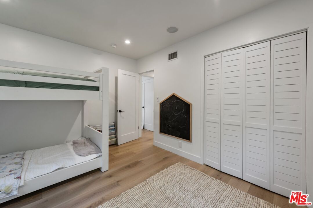 3520 Mandeville Canyon Rd