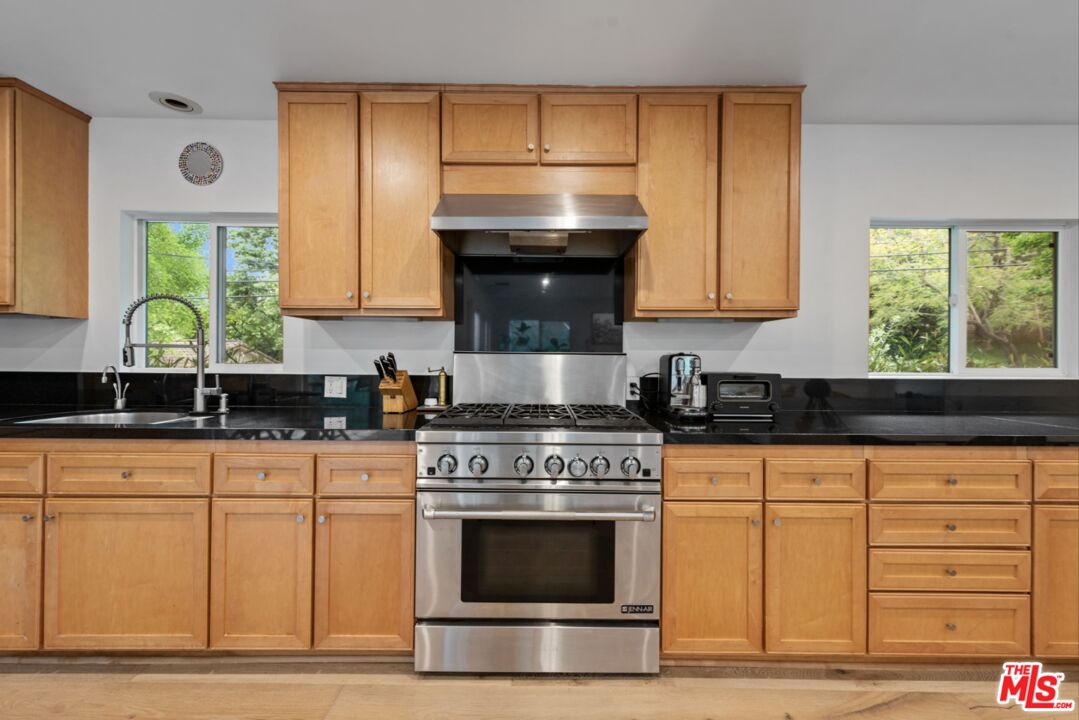 3520 Mandeville Canyon Rd