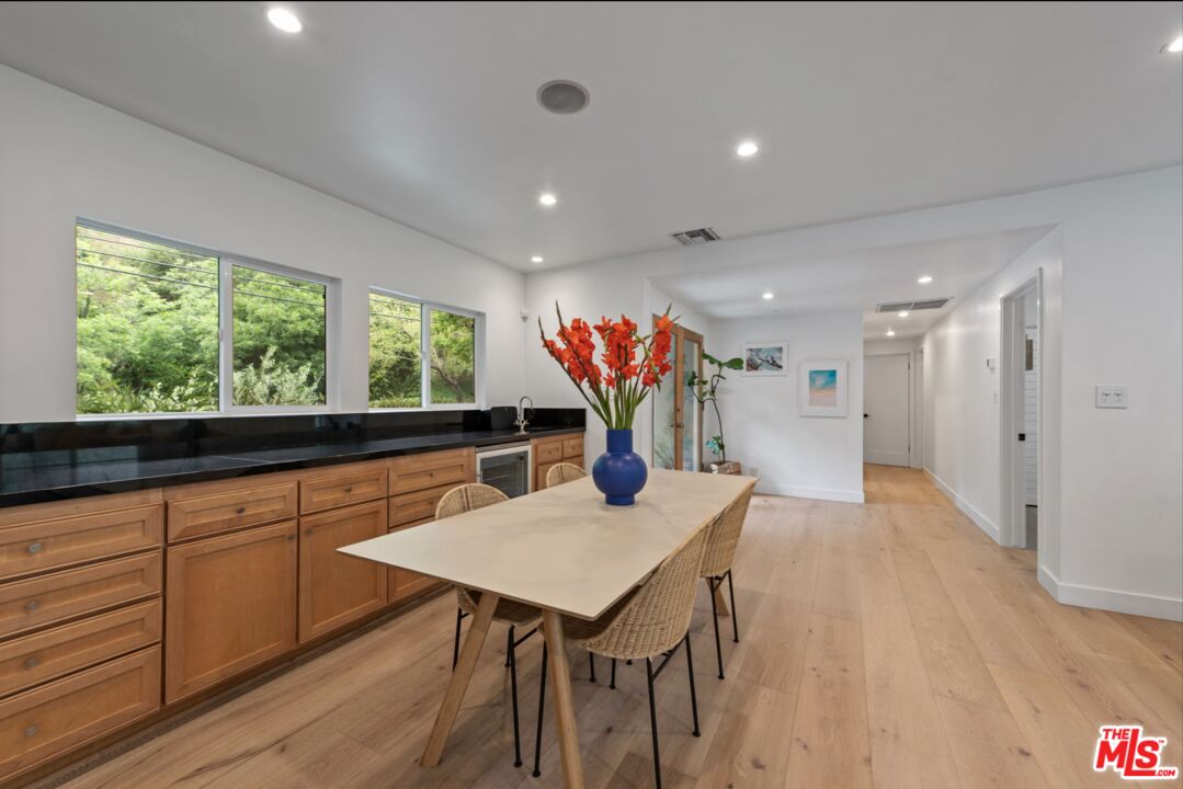 3520 Mandeville Canyon Rd