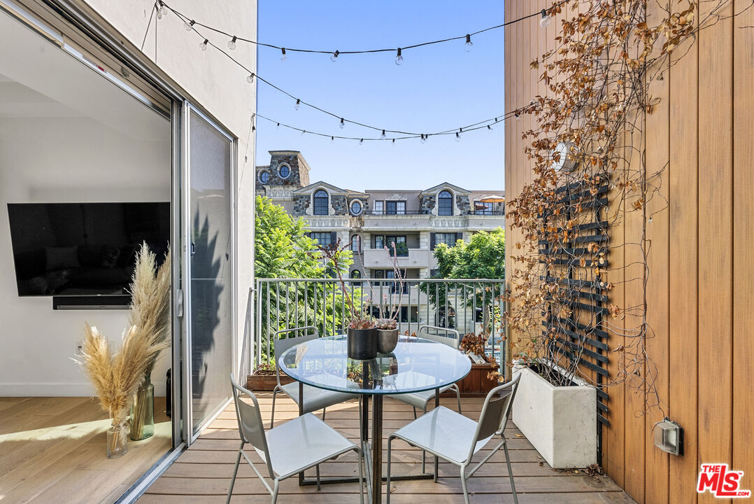 855 Croft Ave Unit: 301