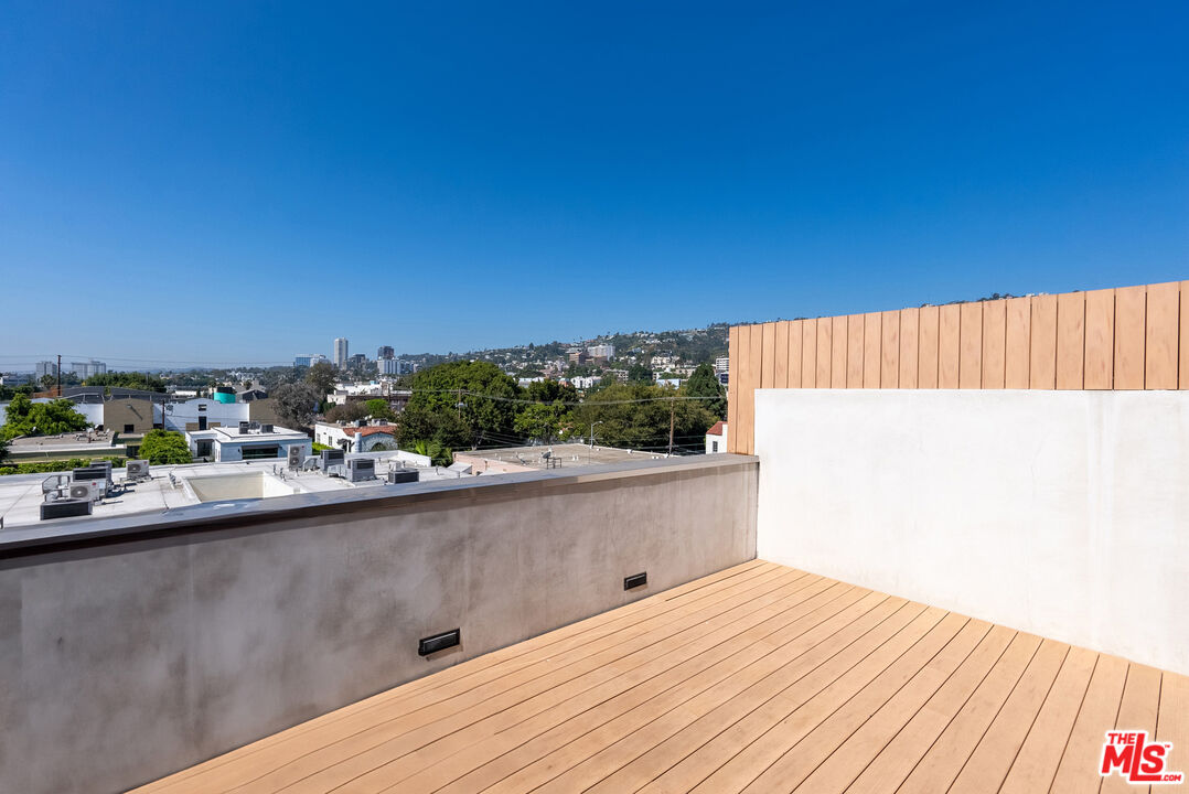 855 Croft Ave Unit: 301