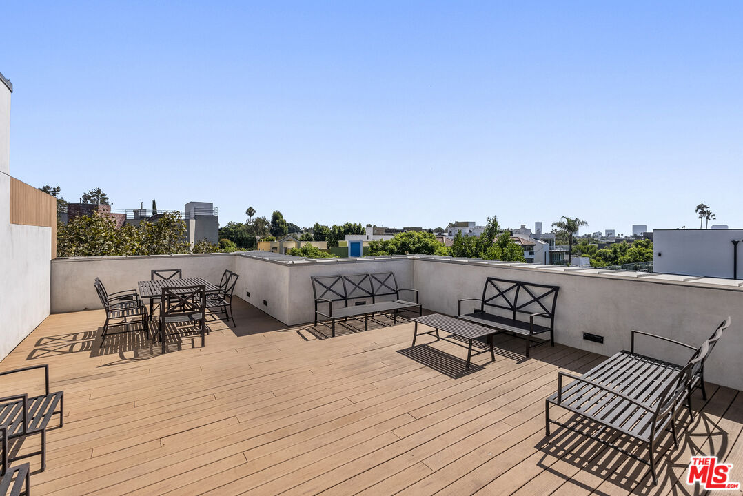 855 Croft Ave Unit: 301