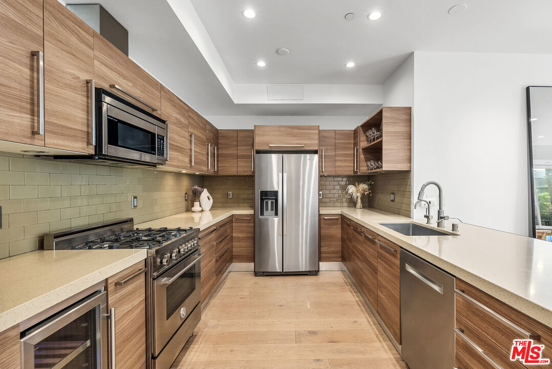 855 Croft Ave Unit: 301