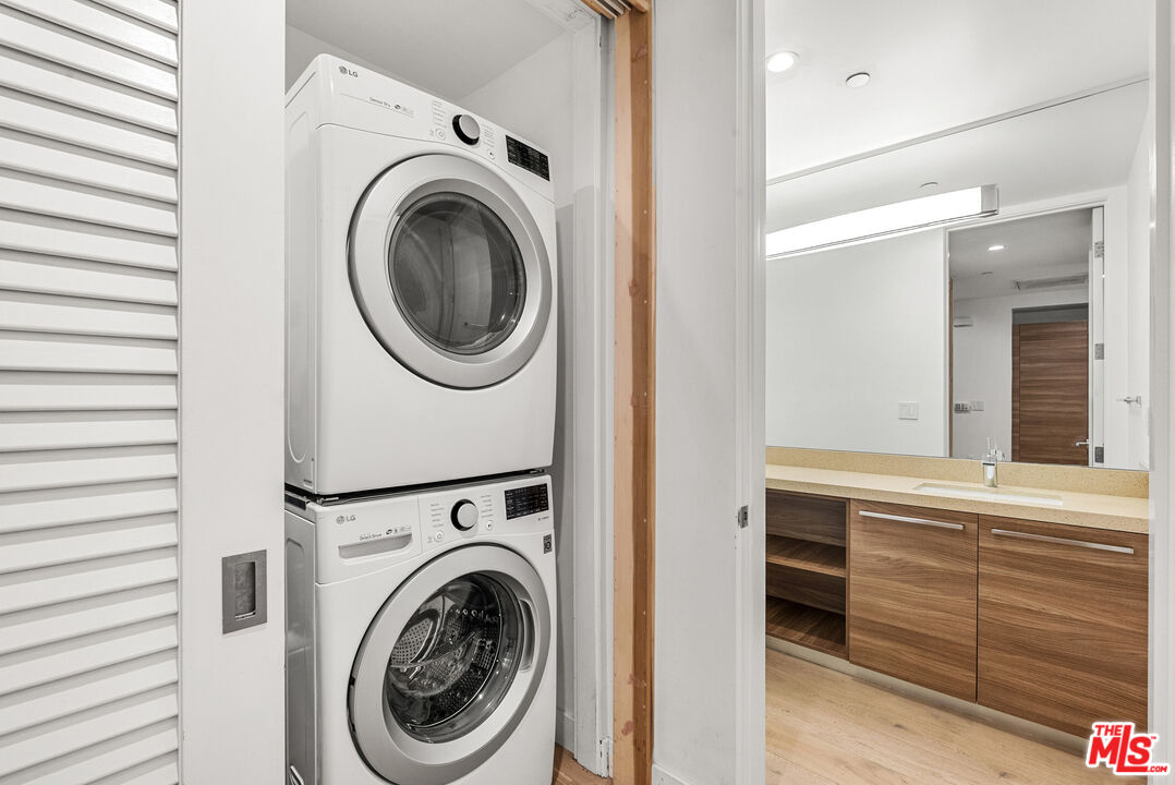 855 Croft Ave Unit: 301