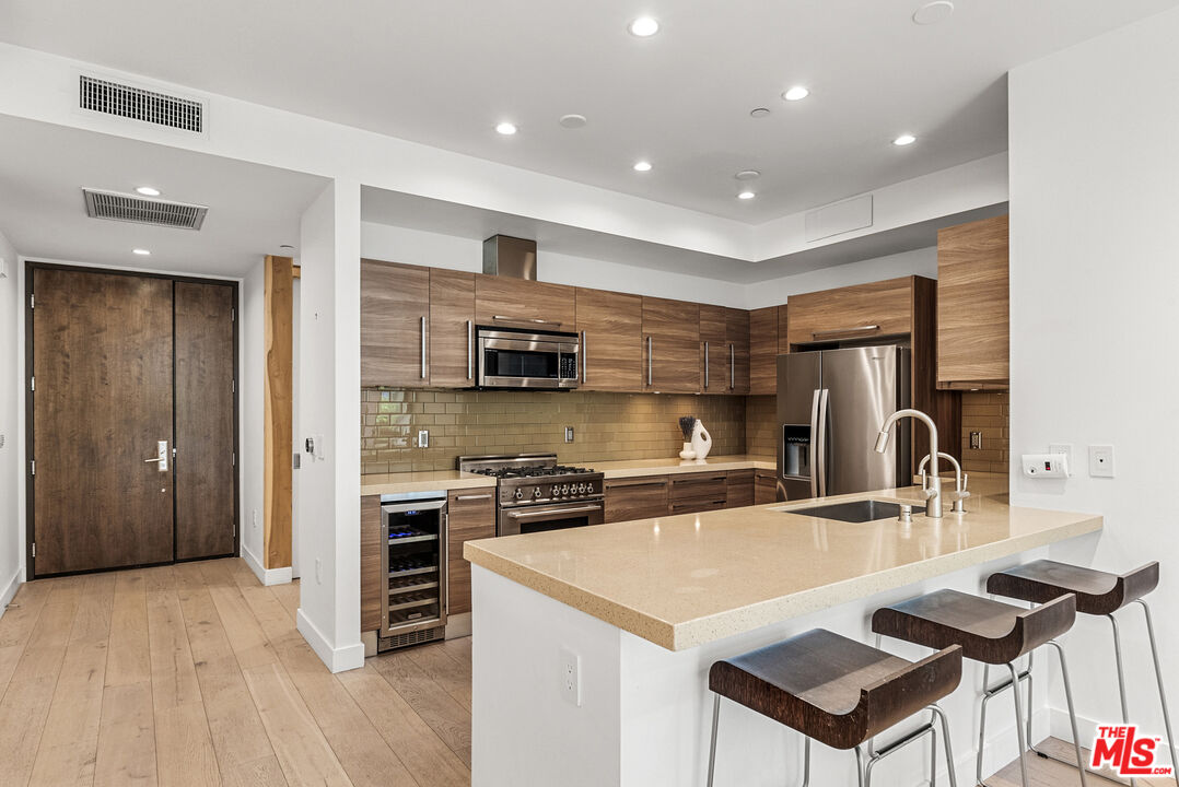 855 Croft Ave Unit: 301