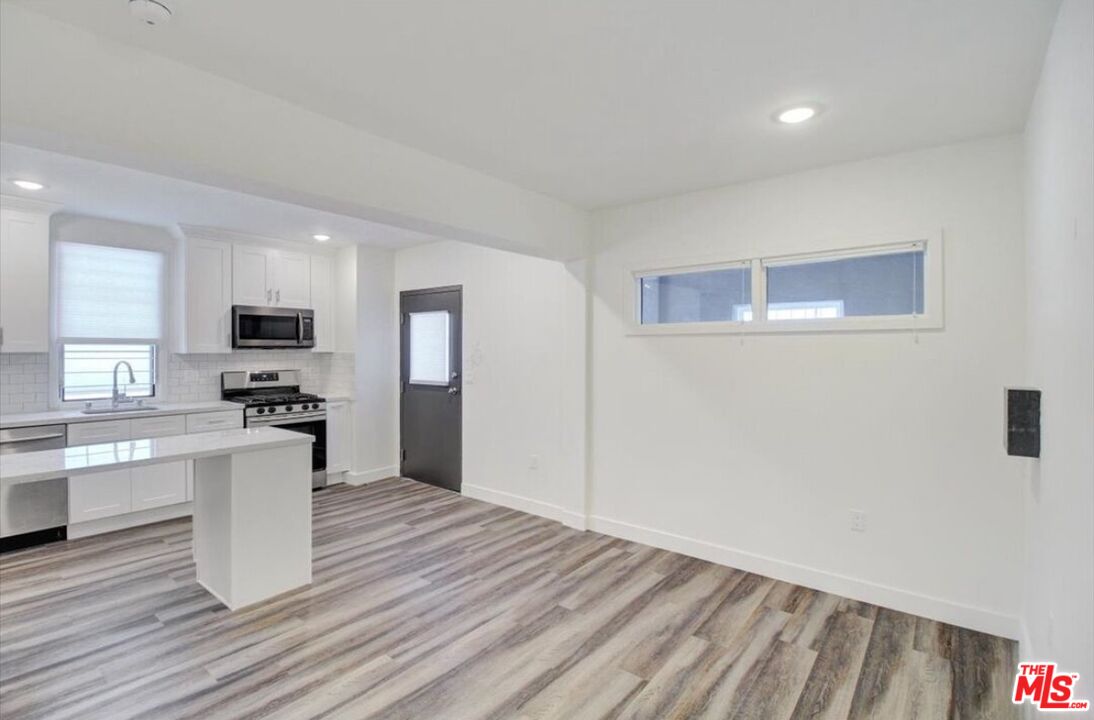 15328 S San Pedro St