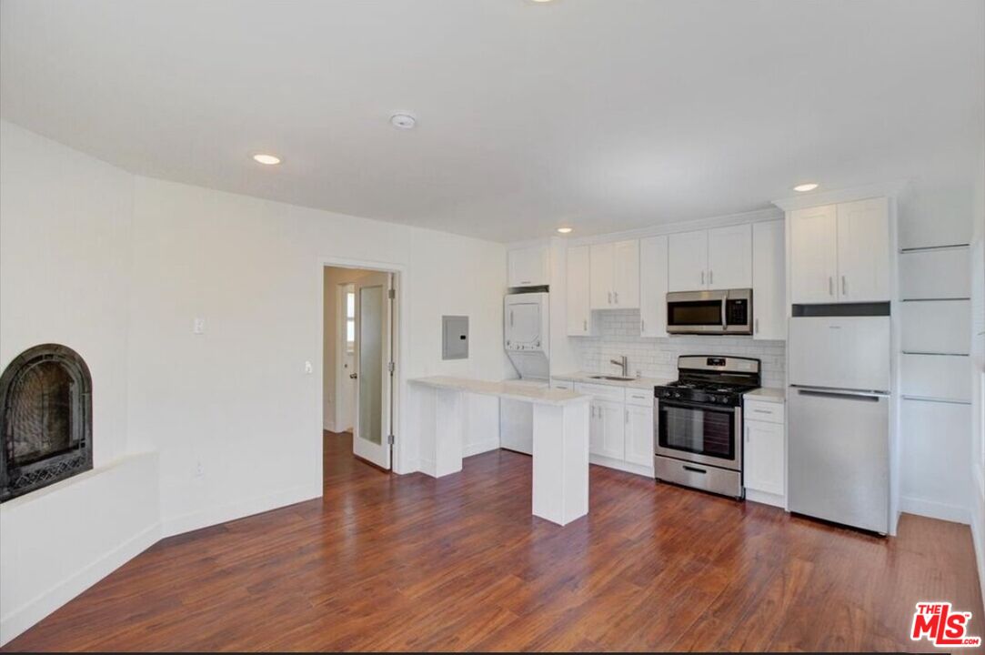 15328 S San Pedro St