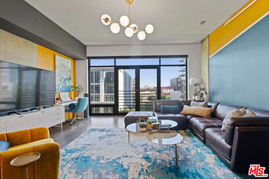 1111 S Grand Ave Unit: 716